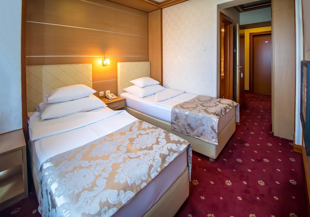 Hotel Cezar Banja Luka Extérieur photo