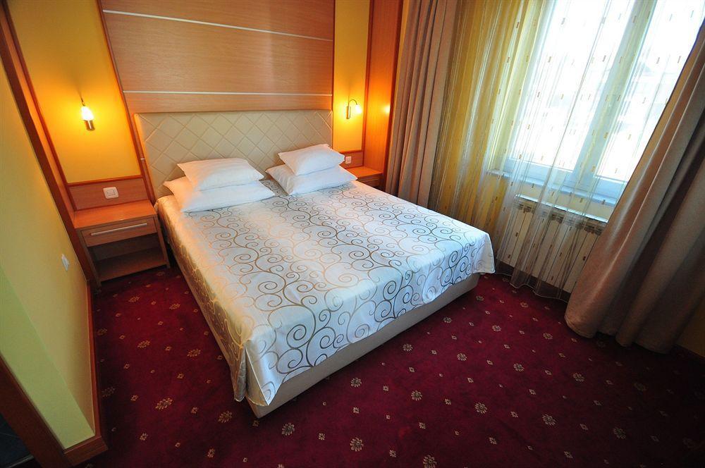 Hotel Cezar Banja Luka Extérieur photo