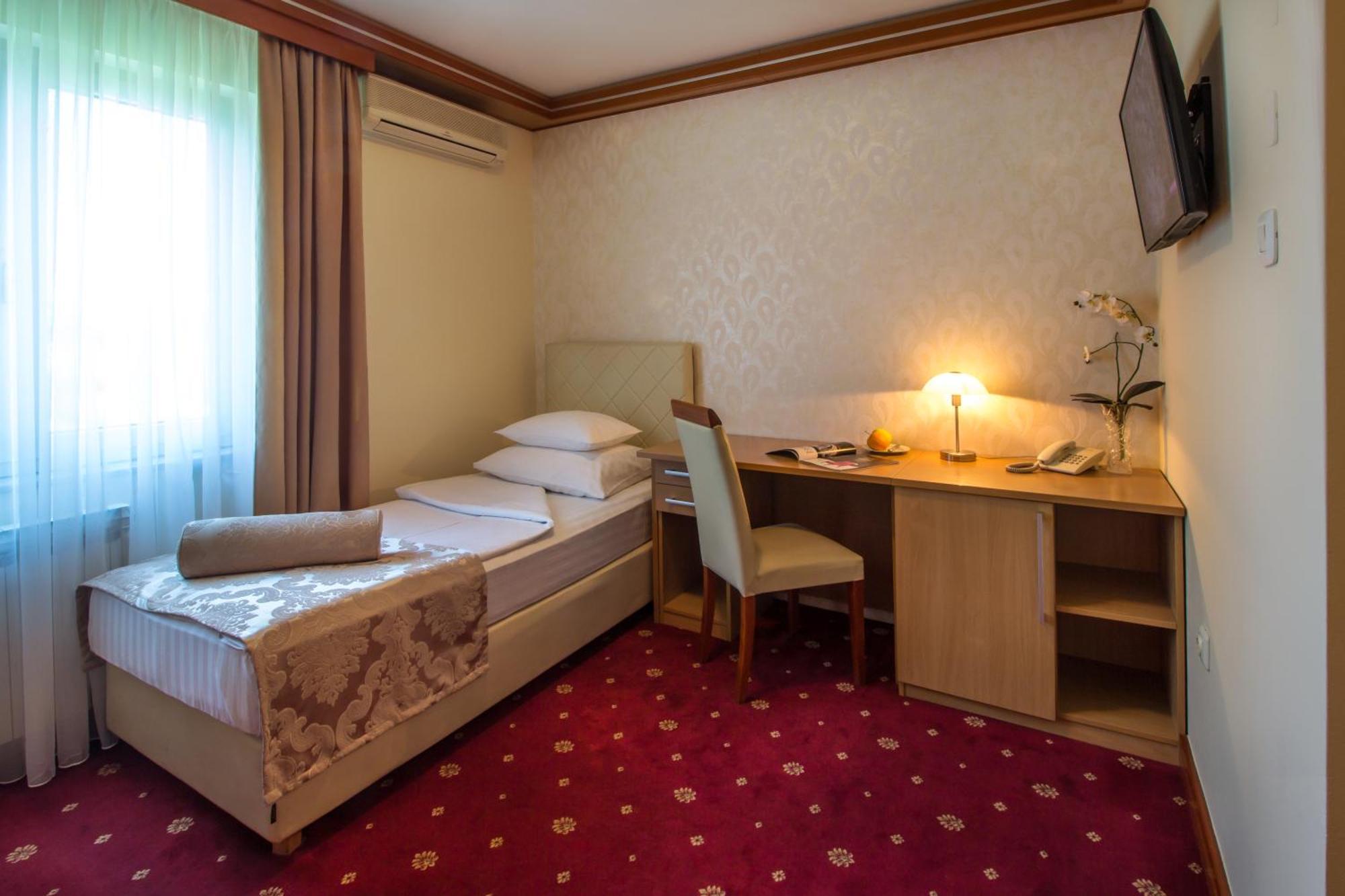 Hotel Cezar Banja Luka Extérieur photo